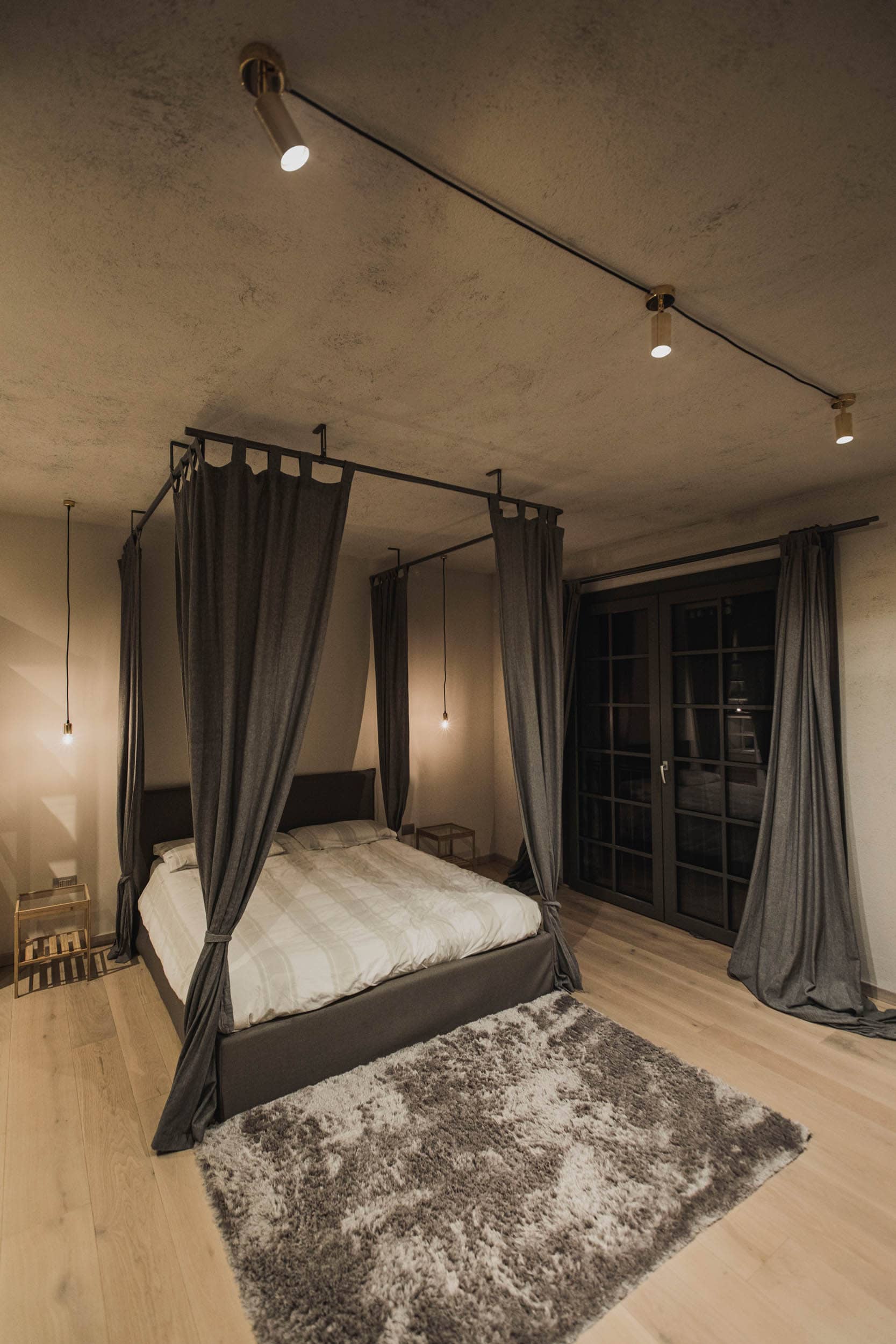 CYLINDER_SPOT_camera_villa_SC_scort_lampada_design_soffitto_travi_vista_illuminazione_led