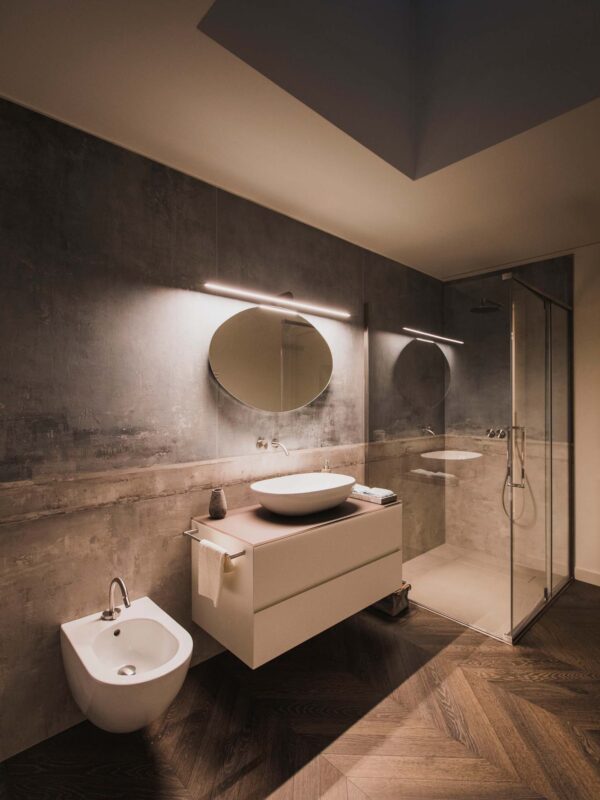 SLIGHT  AP - illuminazione per specchio bagno in casale moderno