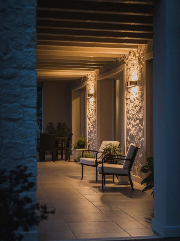 Olev - illuminazione per parete in pietra