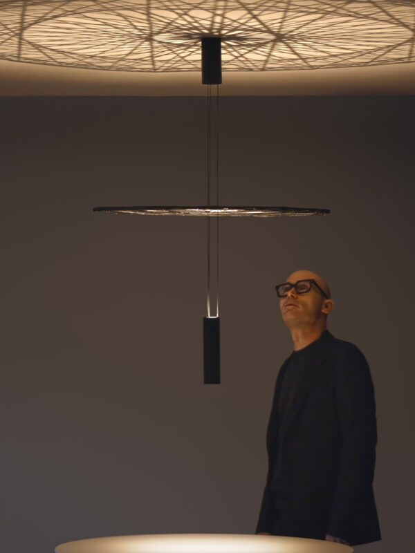 Lampada a sospensione in fibra di carbonio