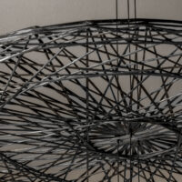 Lampada in fili di fibra di carbonio